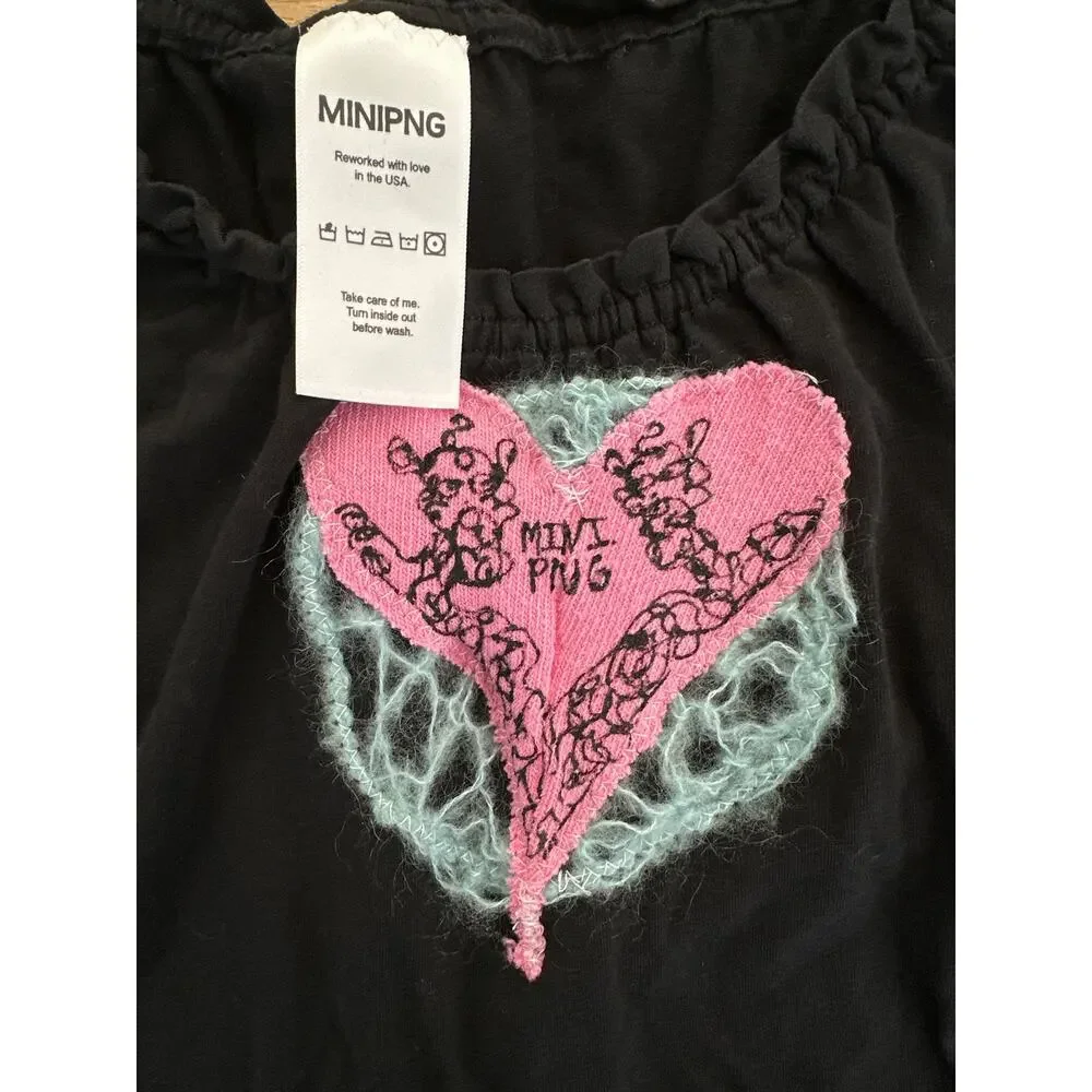 Minipng -Long Net Sleeve Heart Detail Crop Tee on Black & Gray